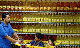 Giá dầu ăn tăng chóng mặt vì xung đột ở Ukraine