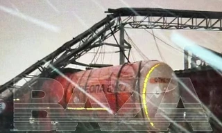 Nghi vấn máy bay không người lái Ukraine rơi xuống nhà máy lọc dầu ở St. Petersburg