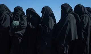 Nữ tín đồ IS lạm dụng hàng loạt bé trai để mang bầu