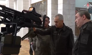 Bộ trưởng Quốc phòng Nga xem vũ khí chống máy bay không người lái mới