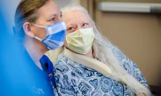 Bà Boro (trái) và bà Crippen (phải). Ảnh: CNN