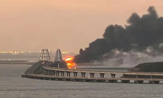 Ukraine thừa nhận tấn công cầu Crimea