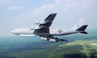 Máy bay trinh sát Mỹ lại bay qua Ukraine ngay trước cuộc điện đàm Putin - Biden