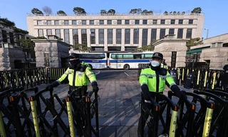 Hàn Quốc huy động hàng chục nghìn cảnh sát trong ngày tòa tuyên án Tổng thống Yoon Suk Yeol