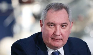 Cựu Phó thủ tướng Nga lấy mảnh đạn găm trong xương sống gửi Tổng thống Pháp