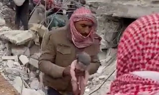 Động đất Thổ Nhĩ Kỳ - Syria: Người phụ nữ sinh con giữa đống đổ nát rồi qua đời