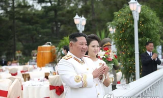 Phu nhân ông Kim Jong-un gây ấn tượng khi xuất hiện với dung nhan yêu kiều 