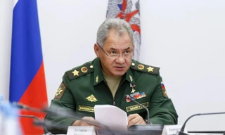 Bộ trưởng Quốc phòng Nga lệnh cho đoàn quân Vostok 'nghiền nát vũ khí tầm xa của Ukraine'