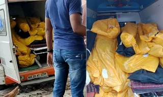 Đau lòng hình ảnh 22 thi thể bệnh nhân COVID-19 chất đống trên xe cấp cứu