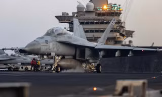 Thêm một máy bay chiến đấu Mỹ rơi xuống biển từ tàu sân bay