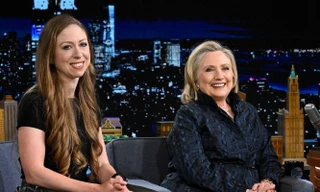 Bà Hillary Clinton tiết lộ từng bỏ quên con gái trong Điện Kremlin