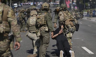 Tổng thống Mỹ điều 2.000 lính Vệ binh Quốc gia đến dập tắt bạo loạn ở Los Angeles