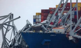 Hé lộ những phút kịch tính cuối cùng trước khi tàu container đâm sập cầu ở Mỹ