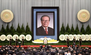 Tro cốt cố lãnh đạo Trung Quốc Giang Trạch Dân được rải xuống biển