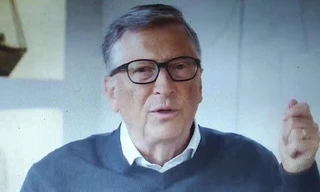 Hình ảnh mới nhất cho thấy tỉ phú Bill Gates vẫn đeo nhẫn cưới. Ảnh: Daily Mail