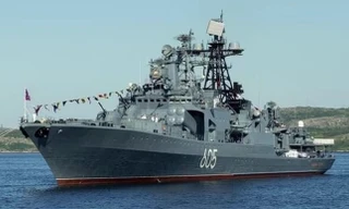 Ukraine nói tàu quân sự Nga bốc cháy trên Biển Barents