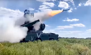 Xung đột Nga - Ukraine ngày 27/3: Ukraine nói Nga mất gần 100 tên lửa hành trình khi căn cứ chiến lược bị tấn công