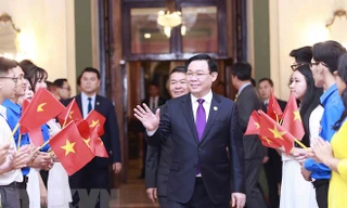 Chủ tịch Quốc hội gặp mặt đại diện cộng đồng người Việt ở Cuba