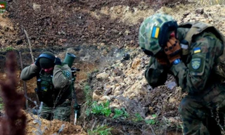 Binh sĩ Ukraine thất vọng với vũ khí lỗi thời của Ý