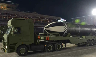 Triều Tiên duyệt binh hậu đại hội đảng, ra mắt tên lửa tàu ngầm mới