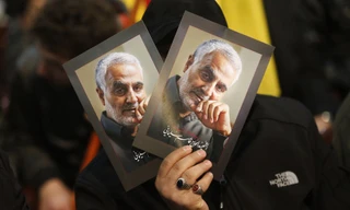 Di ảnh Tướng Soleimani. Ảnh: Tân Hoa Xã