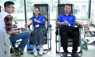 Sinh viên Kinh tế Kỹ thuật Công nghiệp hiến máu tại Chủ nhật Đỏ 2023