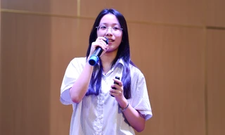 Nữ sinh 'bắn' tiếng Anh bóc tách tiêu chuẩn sắc đẹp phi thực tế trên mạng xã hội