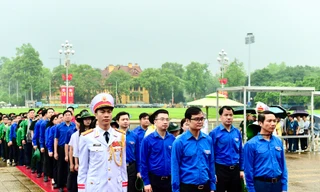 Đoàn hành trình ‘Điện Biên Phủ - Khát vọng non sông’ viếng lăng Chủ tịch Hồ Chí Minh