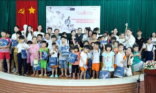 Ban tổ chức Hoa hậu Việt Nam thăm, tặng quà Trung tâm bảo trợ trẻ em Vũng Tàu