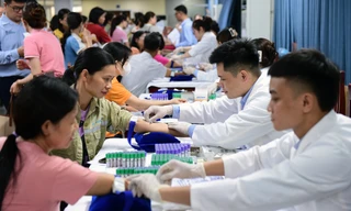 'Chiến binh áo trắng' cùng AI khám sàng lọc, chăm sóc sức khoẻ cộng đồng