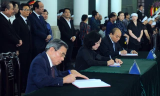 Lãnh đạo Đảng, Nhà nước ghi sổ tang viếng đồng chí Vũ Mão