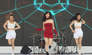 Min mang 'Cà phê' đốt cháy sân khấu 'Sóng Festival'