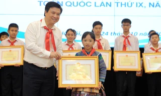 63 đại biểu Đại hội Cháu ngoan Bác Hồ nhận bằng khen của Bộ Giáo dục và Đào tạo