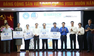 Thêm buồng lấy mẫu xét nghiệm đến bệnh viện ở Hà Nội chống dịch COVID-19