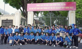 Tặng 500 suất cơm trưa giúp tình nguyện viên Tiếp sức mùa thi