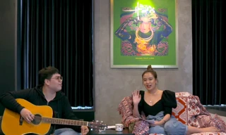 Hoàng Thuỳ Linh livestream chung tay ủng hộ người khó khăn mùa dịch