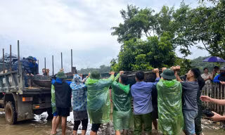 Hội Doanh nhân trẻ Việt Nam hỗ trợ 2,9 tỷ đồng cho người dân vùng bão lũ