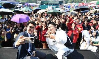 Rapper Phúc Du bùng nổ cùng khán giả với 'Next trên con Lexus' và 'Yêu anh đi mẹ anh bán bánh mì'