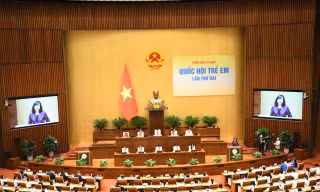 Bộ trưởng Y tế Đào Hồng Lan hỏi, đại biểu 'Quốc hội trẻ em' trả lời: Thống nhất cấm thuốc lá điện tử, thuốc lá nung nóng