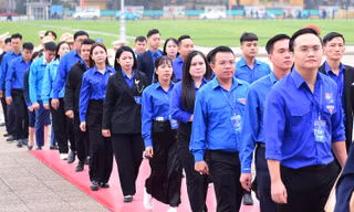100 cán bộ Đoàn xuất sắc toàn quốc đạt Giải thưởng Lý Tự Trọng báo công dâng Bác