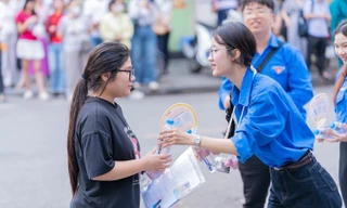 Hơn 8.000 tình nguyện viên Thủ đô tiếp sức sĩ tử