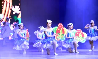 Sôi động màn mashup ‘Nam quốc sơn hà – Khát vọng tuổi trẻ’