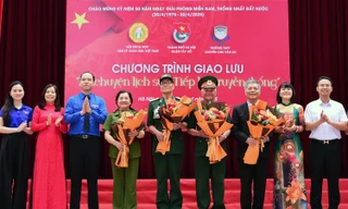 Lễ chào cờ đầu tuần đặc biệt ở trường Bưởi