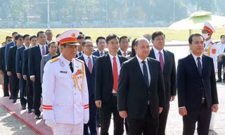 Đoàn đại biểu cấp cao T.Ư Hội LHTN Campuchia viếng Lăng Chủ tịch Hồ Chí Minh