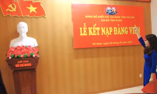 Nhiều đoàn viên ưu tú được kết nạp Đảng trong ngày kỷ niệm thành lập Đảng