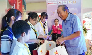 Trao xuân yêu thương cho 3.000 em nhỏ khó khăn