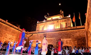 Thanh niên tiên tiến làm theo lời Bác năm 2023 trải nghiệm đêm Hoàng thành Thăng Long'