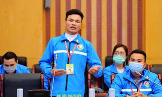 Chàng nông dân ngủ cầu thang nuôi chí làm giàu, gói mỳ tôm chia hai bữa