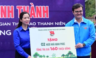 Tặng công trình thắp sáng đường quê, không gian thể thao thanh niên tại Tuyên Quang