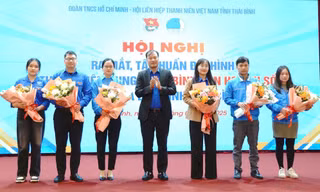 Ra mắt 686 đội hình xung kích 'Bình dân học vụ số'